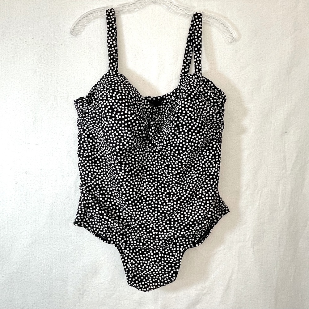 Catalina one piece black & white swimsuit adjustable straps, ruched sides Sz 2X 